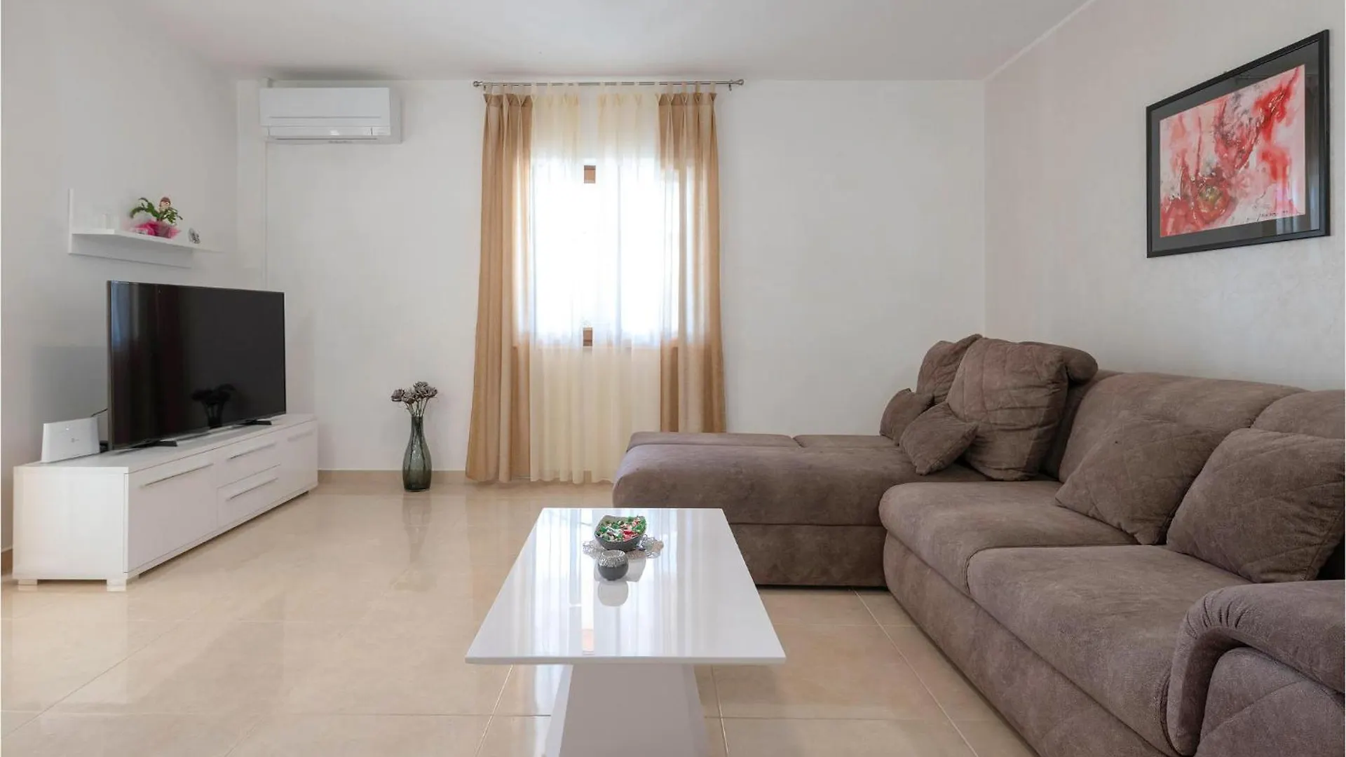 Amazing home in Labin with 2 Bedrooms, WiFi&Outdoor swimming pool Vakantiehuis
