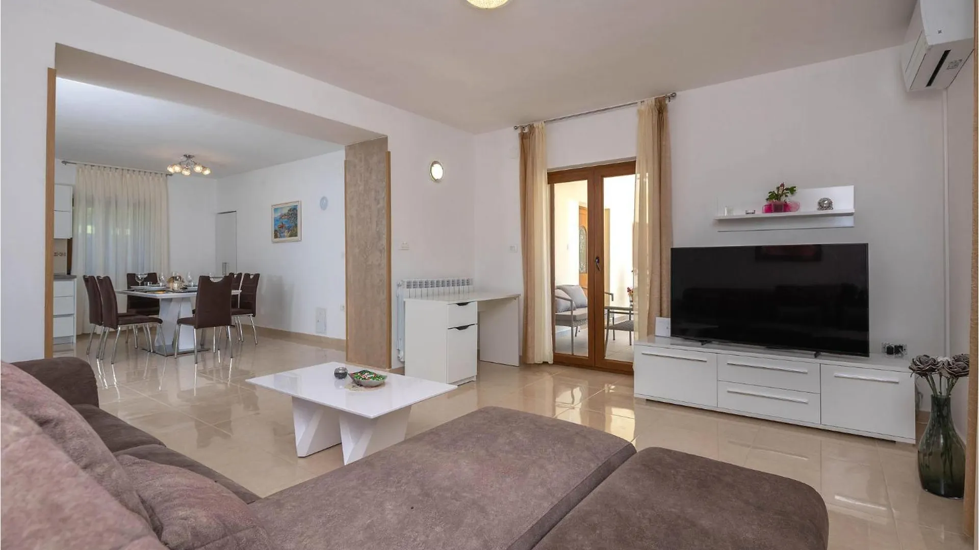 Amazing home in Labin with 2 Bedrooms, WiFi&Outdoor swimming pool Kroatië